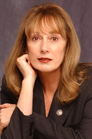 Gayle Lynds